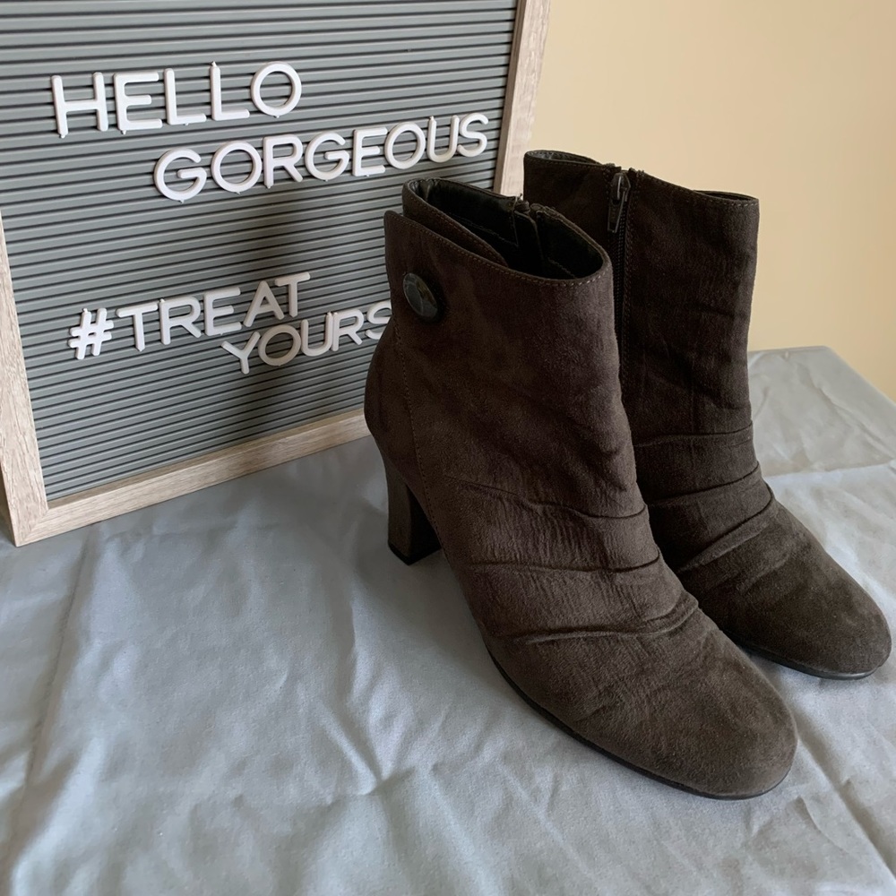 A2 by Aerosoles Gray Booties Size 8